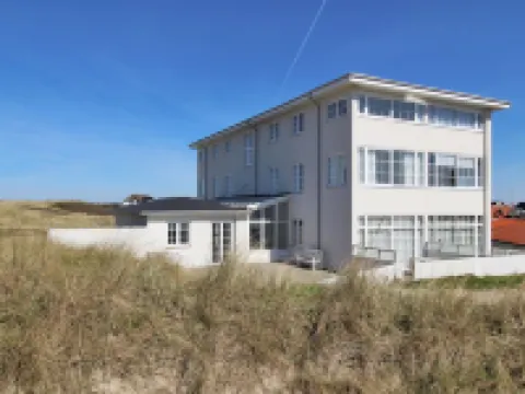 "Lenaya" - 75m from the Sea