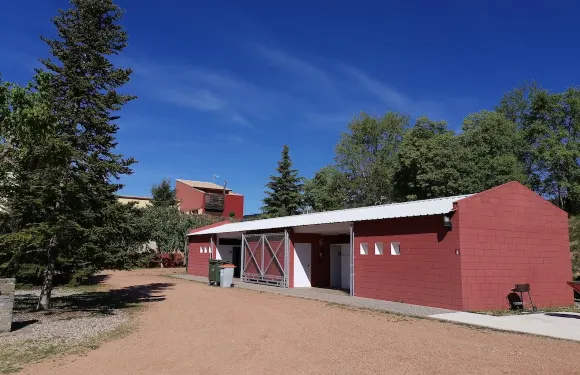 本納巴雷露營酒店