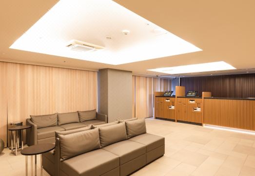 호텔 프런트 데스크 또는 조식 장면