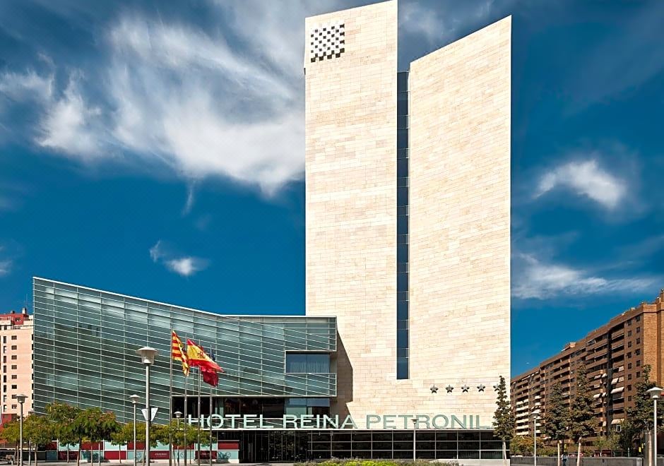 Hotel Reina Petronila