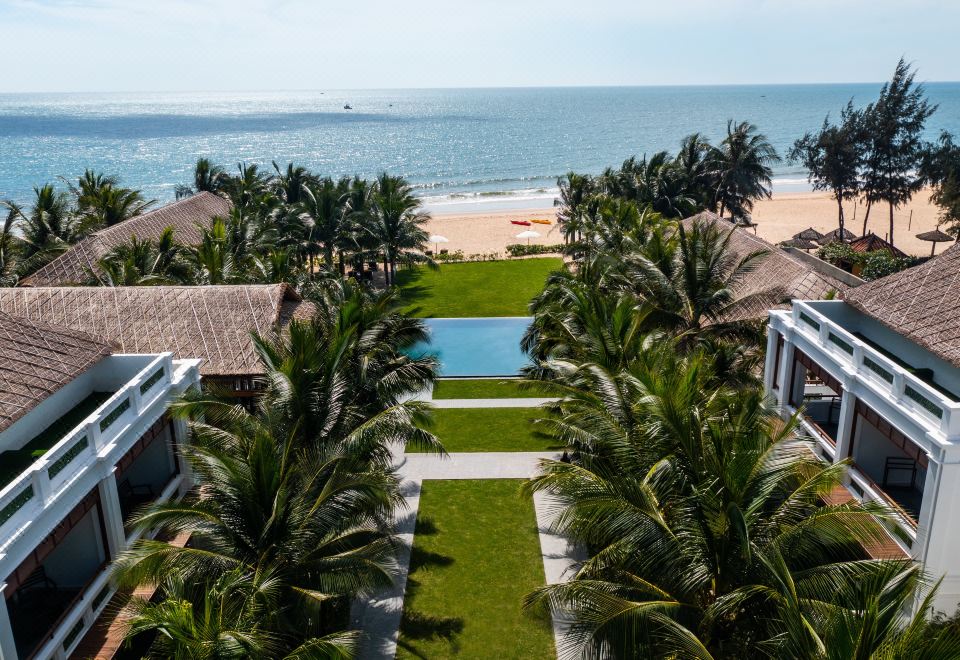 1. 더 아남 무이네..