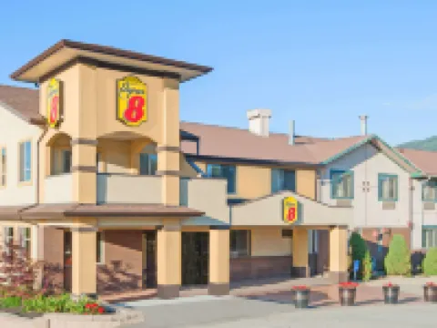 Super 8 by Wyndham Salmon Arm Hotels in Salmon Arm