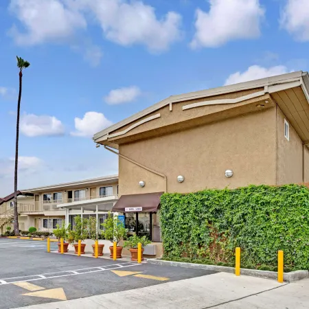 Super 8 by Wyndham Culver