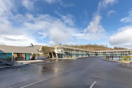 Rosewood Inn & Suites