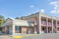 Super 8 by Wyndham Durham/University Area NC