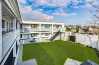 Super 8 by Wyndham Lindenhurst Hotels near Ann Taylor Factory Store