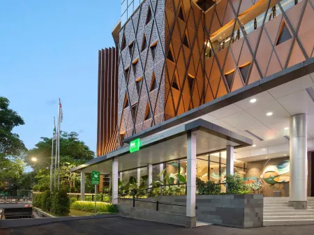 Ibis Styles Semarang Simpang Lima Отели рядом с достопримечательностью «Лима»