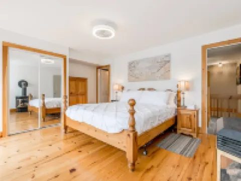 Muskoka Lakeshore Cottage Bliss Hotels in Gravenhurst