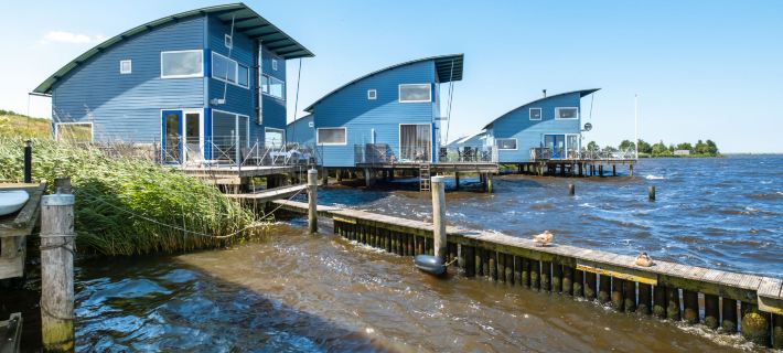 Rietwoning 16 Hotels in Anjum