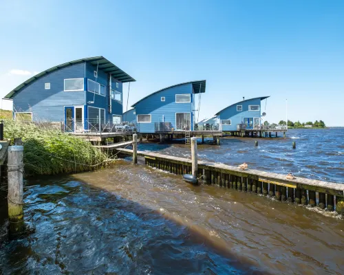 Rietwoning 16 Hotels in Anjum