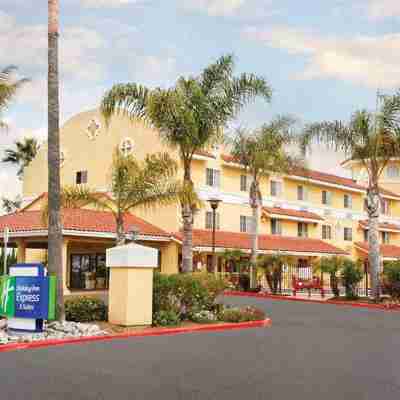 Holiday Inn Express & Suites San Diego-Escondido Hotel Exterior