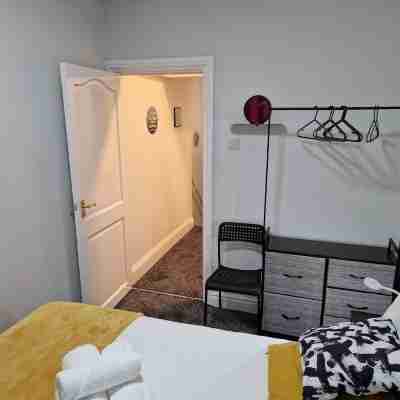 Birtley's Diamond 3 Bed Apt, Sleeps 6 Guests Rooms