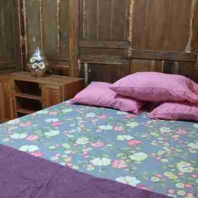 6 Bedrooms at Villa Pohon Rindang Jogja Rooms