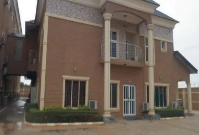 Sheriffyt Royale Hotel & Suites - Deluxe Lagos State Polytechnic Ikorodu附近的飯店