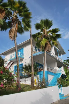 ハーフ ムーン ブルー のホテル