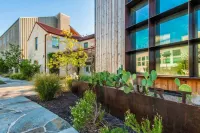 Lone Star Court, by Valencia Hotel Collection Hotel dekat Microelectronics Research Center Department of Electrical and Computer Engineering