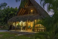 Chalet Tropical Hotel & Restaurant-Pizzeria Hotels near Playa Colorada 2