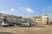 HomeTowne Studios Denver - Airport/ Aurora