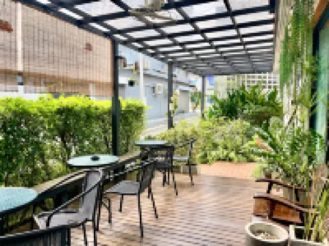 เอิร์ลลี่ เบิร์ด โฮสเทล อยุธยา