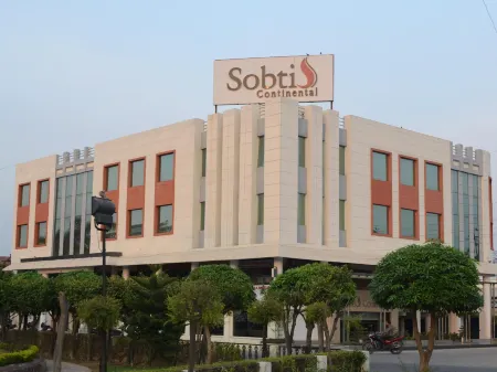Sobti Continental Bareilly Отели в г. Барейли