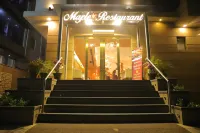 Maple Grand Hotels in Agra