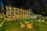 The Vaishnodevi Sarovar Portico - Hot Tub