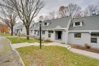 Sunny Stratton Townhome ~ 1 Mi to Skiing! - 3-Star