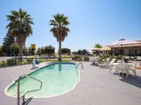 Super 8 by Wyndham Dunnigan - piscine