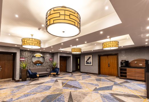 2. 크라운 플라자 ..