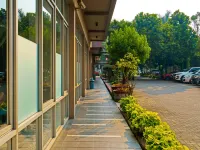Apartemen the Edge by Alena Hotels in Ngamprah