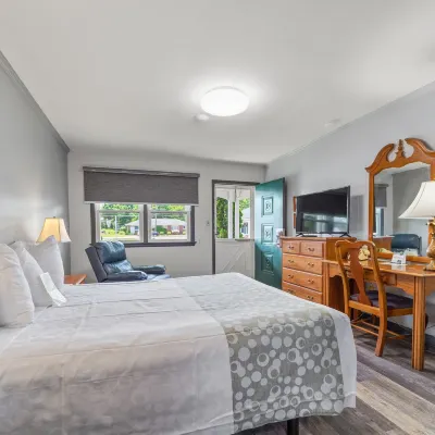 Glass House Inn Erie Near I-90 & I-79 Hotels near Asbury Woods