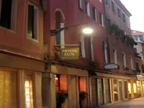 Hotel Lux Hotels near St Mark's Campanile
