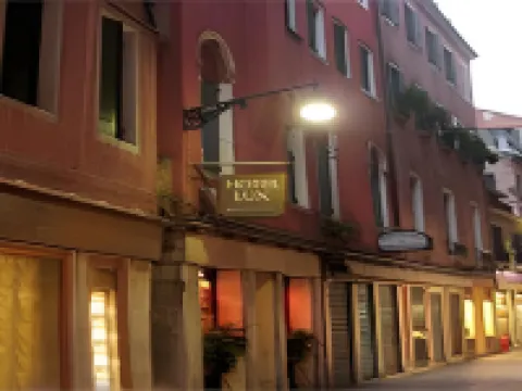 Hotel Lux Hotels near St Mark's Campanile