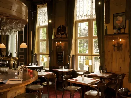 Hotel Bourgoensch Hof Отели рядом с достопримечательностью «Памятник Симону Стевину»