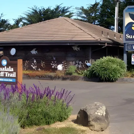 Gualala Surf Inn on the Ocean Bluff