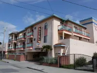 Carousel Beach Inn - Breakfast