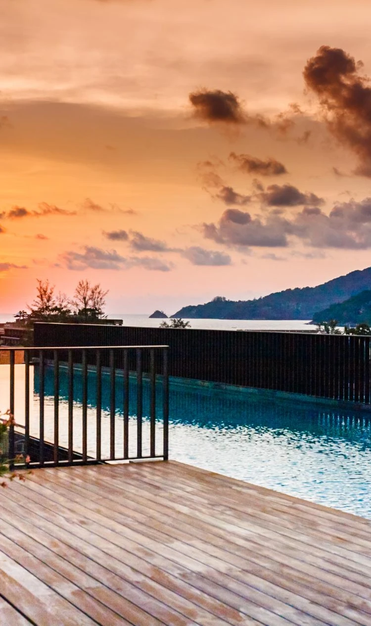 รูปภาพของTop floor, pool view apartment at The Deck Condo