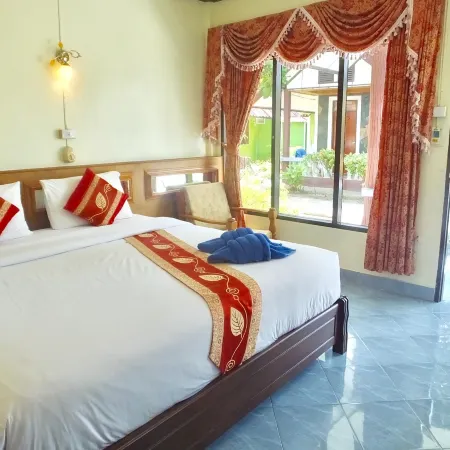 Blue Andaman Lanta Resort Отели рядом с достопримечательностью «Lanta Klong Nin Beach»
