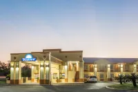 Howard Johnson by Wyndham Salinas