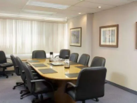 クオリティ イン & スイーツ P.E. トルドー エアポート ドルヴァルのホテル