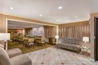 La Quinta Inn & Suites by Wyndham Nashville Airport