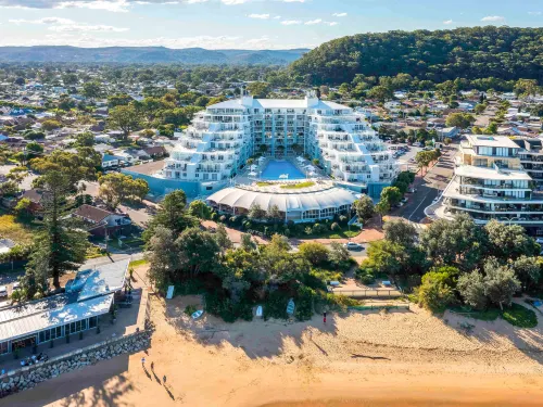 Mantra Ettalong Beach Hotel a Davistown
