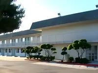 Super 8 by Wyndham Tracy