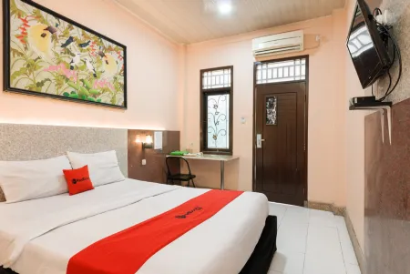 RedDoorz Syariah near Mall Of Serang Отели рядом с достопримечательностью «GOR Flamengo»