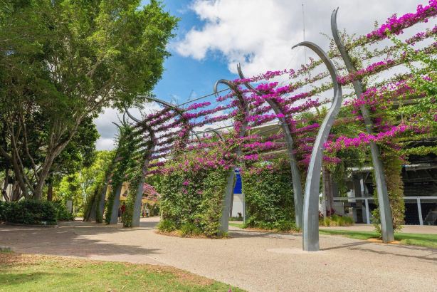 Kingsford Riverside Inn