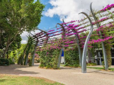 Kingsford Riverside Inn