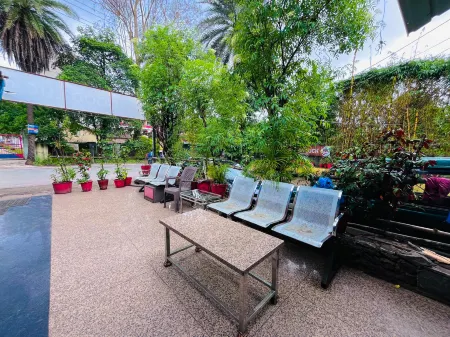 Hotel Goodluck Residency Отели рядом с достопримечательностью «Honey Moon Point»