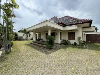 Pinarak Guest House Jogja Hotels in Baciro