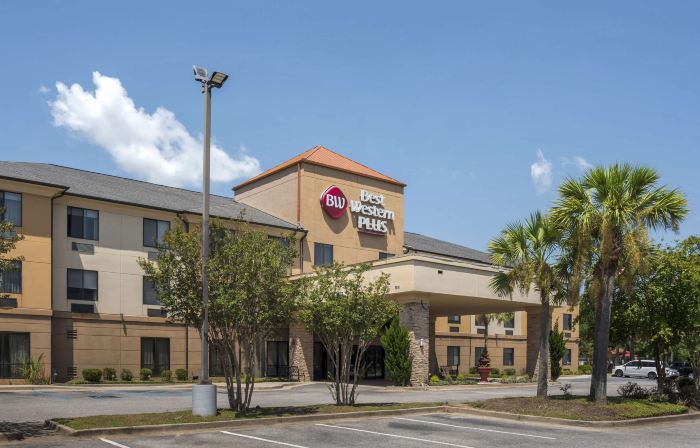 Best Western Plus Daphne Inn  Suites