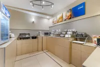 Comfort Suites - breakfast